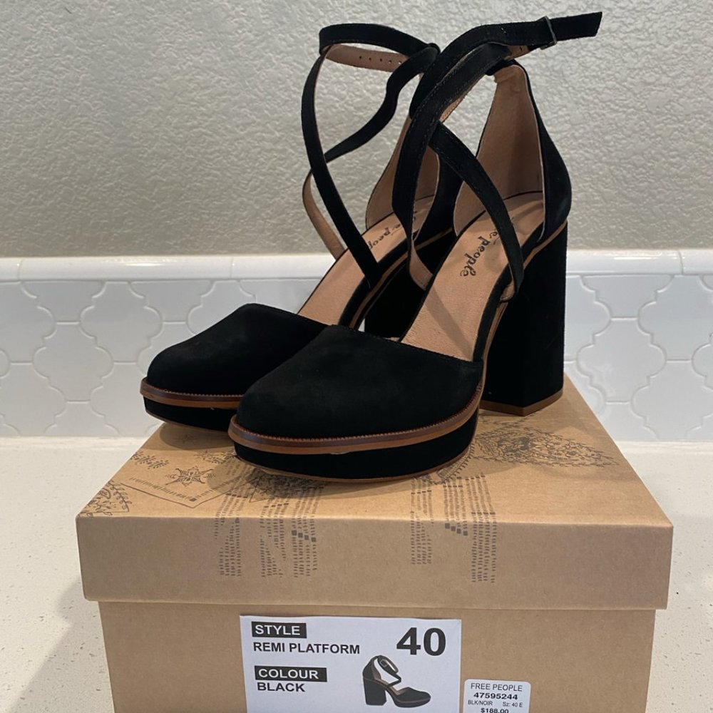 Free People Remi Platform in Black, Size 9/40